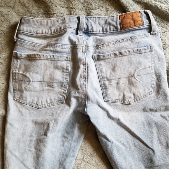 American Eagle Light Ripped Denim Jean's - Picture 4 of 5